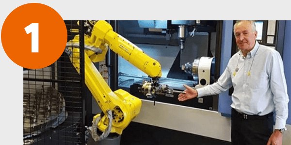 1 — robot zakládá obrobek do CNC stroje